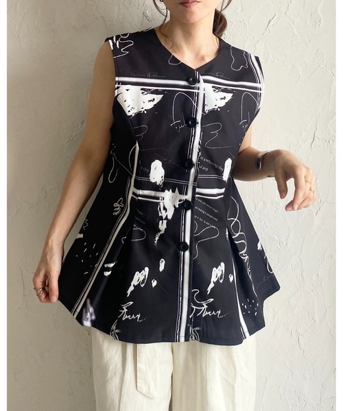 She's Closet(シーズクローゼット)の「花柄フラワープリント&アート柄タックフレアペプラムジレベスト(ベスト・レディース・ブラック系その他/ブラック/ベージュ系その他/ベージュ/ネイビー/ブルー系その他・FREE)」の7枚目の写真