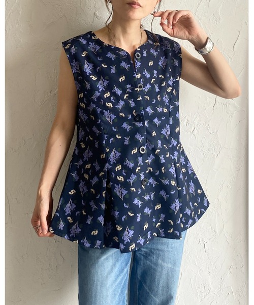 She's Closet(シーズクローゼット)の「花柄フラワープリント&アート柄タックフレアペプラムジレベスト(ベスト・レディース・ブラック系その他/ブラック/ベージュ系その他/ベージュ/ネイビー/ブルー系その他・FREE)」の11枚目の写真