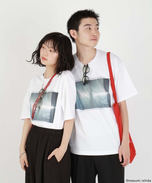 GLOBAL WORK(グローバルワーク)の「※石田真澄/フォトTシャツ/半袖/494906(Tシャツ/カットソー・メンズ・ネイビー/ホワイト系その他2/チャコールグレー/サックスブルー/ピンク系その他/ホワイト系その他3/ホワイト系その他/ホワイト系その他4・MEDIUM/LARGE/SMALL/X-LARGE)」の2枚目の写真