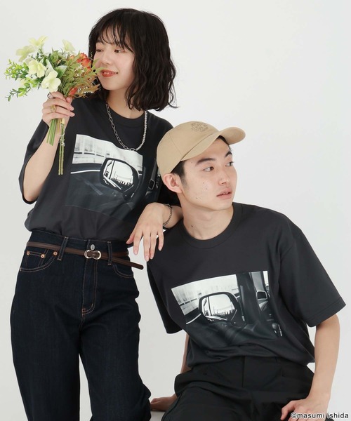 GLOBAL WORK(グローバルワーク)の「※石田真澄/フォトTシャツ/半袖/494906(Tシャツ/カットソー・メンズ・ネイビー/ホワイト系その他2/チャコールグレー/サックスブルー/ピンク系その他/ホワイト系その他3/ホワイト系その他/ホワイト系その他4・MEDIUM/LARGE/SMALL/X-LARGE)」の1枚目の写真