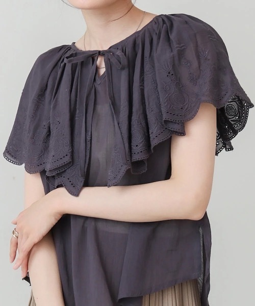Bab(バブ)の「コットンボイルパンチングレースブラウス(シャツ/ブラウス・レディース・ブルー/アイボリー/チャコールグレー・MEDIUM)」の21枚目の写真