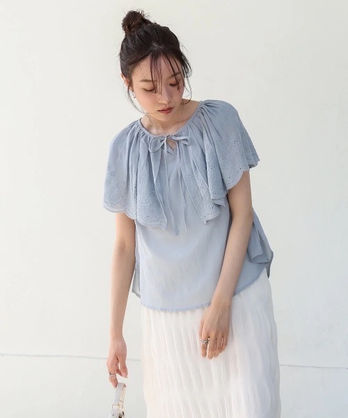 Bab(バブ)の「コットンボイルパンチングレースブラウス(シャツ/ブラウス・レディース・ブルー/アイボリー/チャコールグレー・MEDIUM)」の11枚目の写真