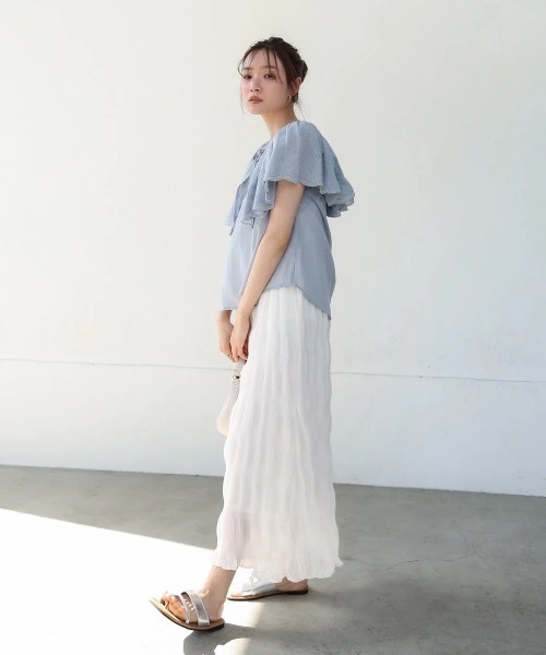 Bab(バブ)の「コットンボイルパンチングレースブラウス(シャツ/ブラウス・レディース・ブルー/アイボリー/チャコールグレー・MEDIUM)」の13枚目の写真