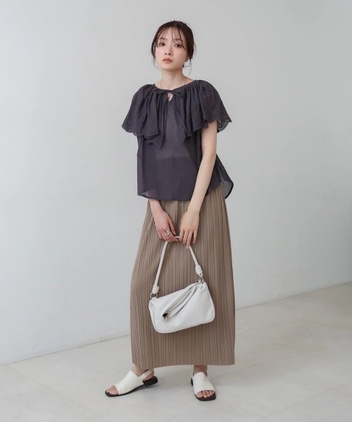 Bab(バブ)の「コットンボイルパンチングレースブラウス(シャツ/ブラウス・レディース・ブルー/アイボリー/チャコールグレー・MEDIUM)」の7枚目の写真