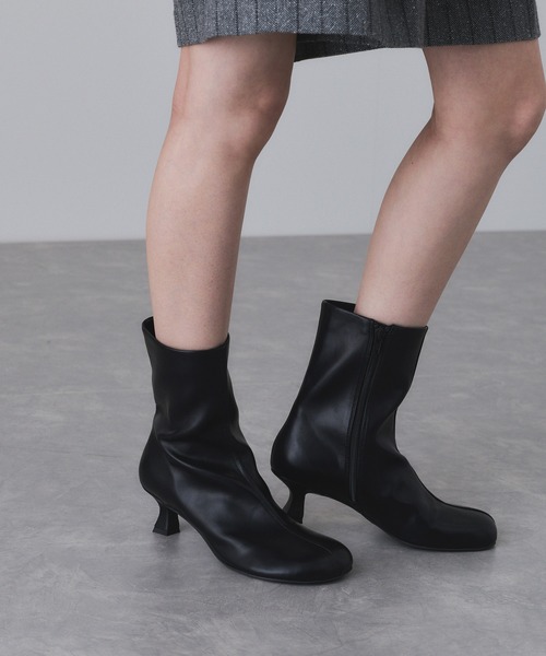 ADAM ET ROPE'（アダムエロペ）の「ラウンドブーツ（ブーツ・レディース・ダークブラウン/ブラック・23/24.5/24/23.5）」の2枚目の写真