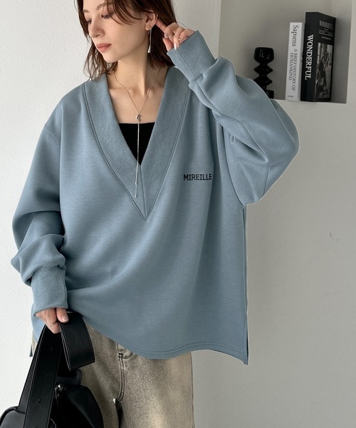 classicalelf(クラシカルエルフ)の「抜け感と上品さを両立。深めのネックで小顔見え♪ 胸刺繍Vネックダンボールニットトップス(長袖)(スウェット・レディース・グレイッシュベージュ/ブルー/杢グレー/ブラウン/チャコール・SMALL/MEDIUM/LARGE/X-LARGE)」の5枚目の写真