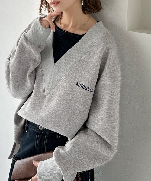 classicalelf(クラシカルエルフ)の「抜け感と上品さを両立。深めのネックで小顔見え♪ 胸刺繍Vネックダンボールニットトップス(長袖)(スウェット・レディース・グレイッシュベージュ/ブルー/杢グレー/ブラウン/チャコール・SMALL/MEDIUM/LARGE/X-LARGE)」の16枚目の写真
