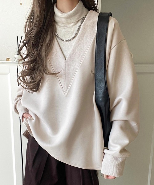 classicalelf(クラシカルエルフ)の「抜け感と上品さを両立。深めのネックで小顔見え♪ 胸刺繍Vネックダンボールニットトップス(長袖)(スウェット・レディース・グレイッシュベージュ/ブルー/杢グレー/ブラウン/チャコール・SMALL/MEDIUM/LARGE/X-LARGE)」の14枚目の写真