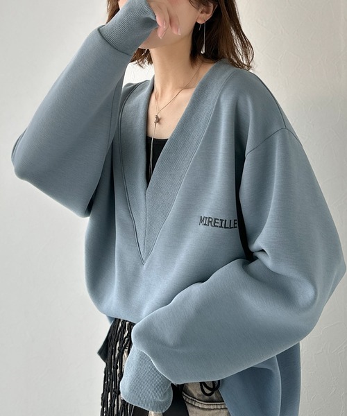 classicalelf(クラシカルエルフ)の「抜け感と上品さを両立。深めのネックで小顔見え♪ 胸刺繍Vネックダンボールニットトップス(長袖)(スウェット・レディース・グレイッシュベージュ/ブルー/杢グレー/ブラウン/チャコール・SMALL/MEDIUM/LARGE/X-LARGE)」の12枚目の写真
