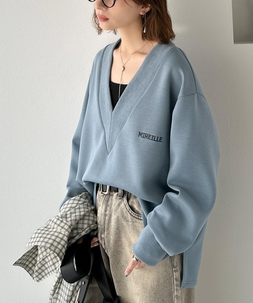 classicalelf(クラシカルエルフ)の「抜け感と上品さを両立。深めのネックで小顔見え♪ 胸刺繍Vネックダンボールニットトップス(長袖)(スウェット・レディース・グレイッシュベージュ/ブルー/杢グレー/ブラウン/チャコール・SMALL/MEDIUM/LARGE/X-LARGE)」の21枚目の写真