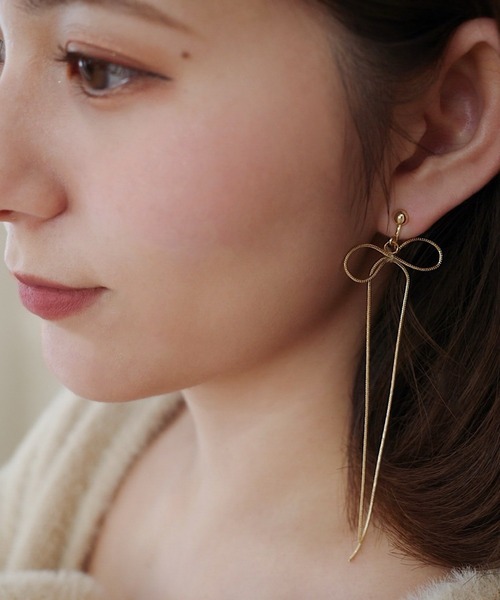CERCA(チェルカ)の「saran jewelry/ロング リボンチェーン イヤリング(イヤリング・レディース・シルバー/ゴールド・FREE)」の2枚目の写真