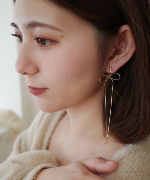 CERCA(チェルカ)の「saran jewelry/ロング リボンチェーン イヤリング(イヤリング・レディース・シルバー/ゴールド・FREE)」の4枚目の写真
