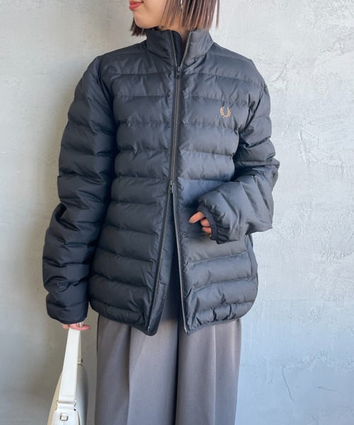 FRED PERRY（フレッドペリー）の「[FRED PERRY/フレッドペリー] ワンポイントロゴ刺繍 インサレートジャケット（ブルゾン・レディース・ネイビー/ブラック・L/M）」の10枚目の写真