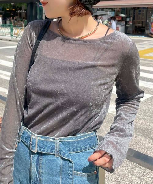 VIS(ビス)の「シアーベロアロングスリーブTシャツ(Tシャツ/カットソー・レディース・ダークブラウン/グレー/オフホワイト/ピンク・FREE)」の2枚目の写真