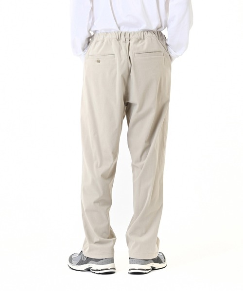 NEW BALANCE(ニューバランス)の「ストレッチコーデュロイベイカーパンツ(その他パンツ・メンズ・グレイッシュベージュ/チャコールグレー・SMALL/MEDIUM/LARGE/X-LARGE/XX-LARGE)」の4枚目の写真