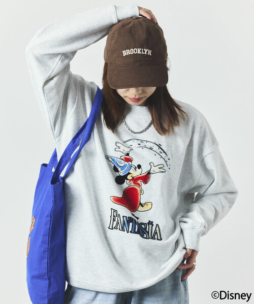 FREAK'S STORE(フリークスストア)の「DISNEY/ディズニー/『ファンタジア』/魔法/ミッキーマウス/フロッキープリント クルーネックスウェット/リラックスフィット(スウェット・メンズ・ライトグレー/ブラック・MEDIUM/LARGE)」の7枚目の写真