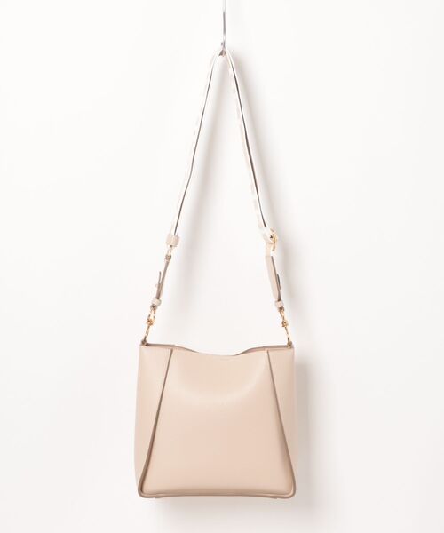 STELLA McCARTNEY(ステラマッカートニー)の「Logo Square Crossbody Bag / ロゴ スクエア クロスボディ バッグ(ショルダーバッグ・レディース・クリーム・ONE SIZE)」の2枚目の写真