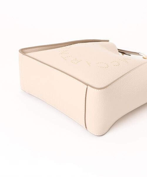 STELLA McCARTNEY(ステラマッカートニー)の「Logo Square Crossbody Bag / ロゴ スクエア クロスボディ バッグ(ショルダーバッグ・レディース・クリーム・ONE SIZE)」の3枚目の写真