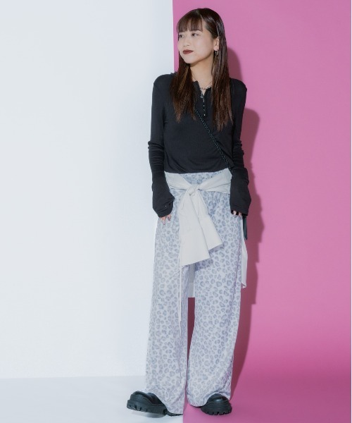 JEANASIS（ジーナシス）の「【MIKU企画】リラックスベロアパンツ/599697（その他パンツ・レディース・ホワイト系その他/ブラック/グレー系その他・FREE）」の2枚目の写真