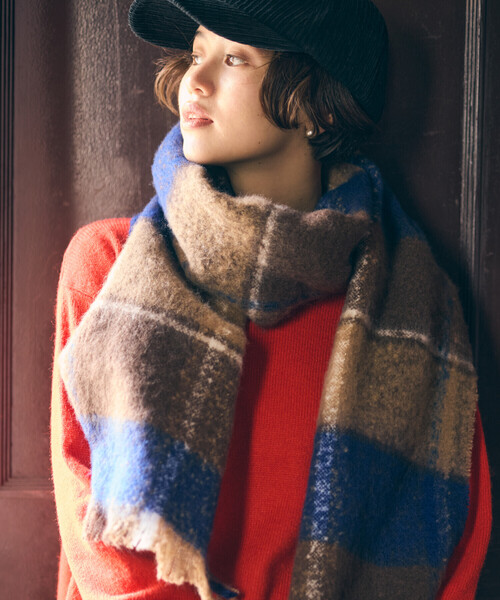 COMME CA ISM（コムサイズム）の「ブークレ チェック柄 マフラー（マフラー・メンズ・ネイビー系/ブラウン系その他・FREE）」の3枚目の写真