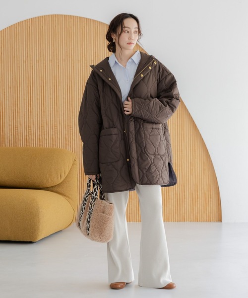 Elura（エルーラ）の「ボアリバーシブルトートM/601053（トートバッグ・レディース・ベージュ/グレー・FREE）」の5枚目の写真