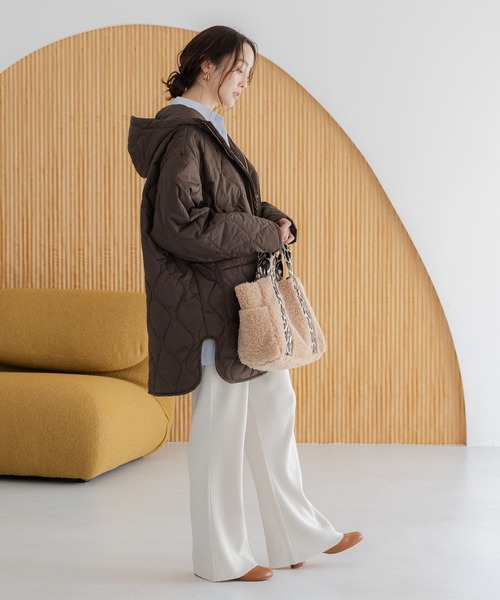 Elura（エルーラ）の「ボアリバーシブルトートM/601053（トートバッグ・レディース・ベージュ/グレー・FREE）」の6枚目の写真