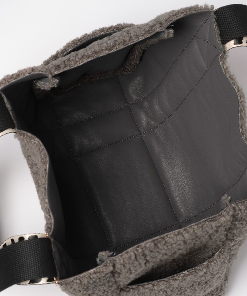 Elura（エルーラ）の「ボアリバーシブルトートM/601053（トートバッグ・レディース・ベージュ/グレー・FREE）」の19枚目の写真