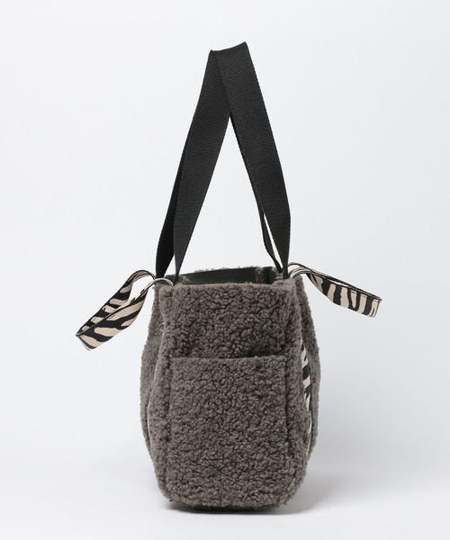 Elura（エルーラ）の「ボアリバーシブルトートM/601053（トートバッグ・レディース・ベージュ/グレー・FREE）」の21枚目の写真