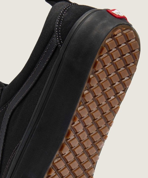 VANS（バンズ）の「オールドスクール インシュレーテッド / MTE Old Skool Insulated BLACK/ VN000DC6BKA1（スニーカー・メンズ・ブラック×ブラック・5.5/6/6.5/7/7.5/10/10.5/11/11.5/12/9.5/5/8/9/8.5）」の5枚目の写真
