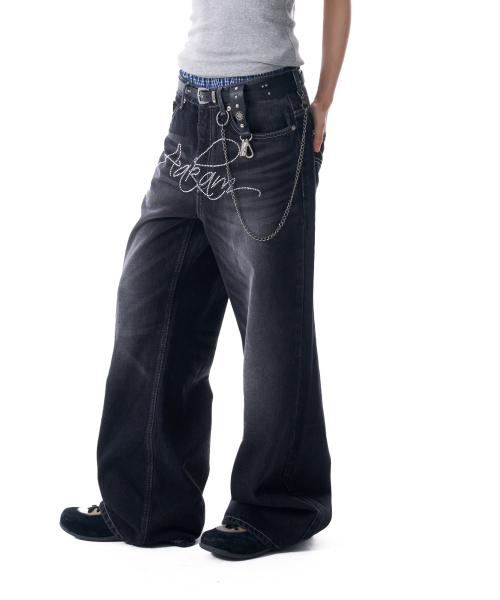 AAKAM（アーカム）の「Rhinestone Washed Denim Pants (Black)（デニムパンツ・レディース・その他・1/2）」の4枚目の写真