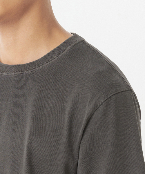 MUSINSA STANDARD（ムシンサスタンダード）の「ピグメントベーシッククルーネックTシャツ[チャコールグレー]（Tシャツ/カットソー・メンズ・その他・XX-LARGE/XXX-LARGE/SMALL/MEDIUM/LARGE/X-LARGE）」の5枚目の写真
