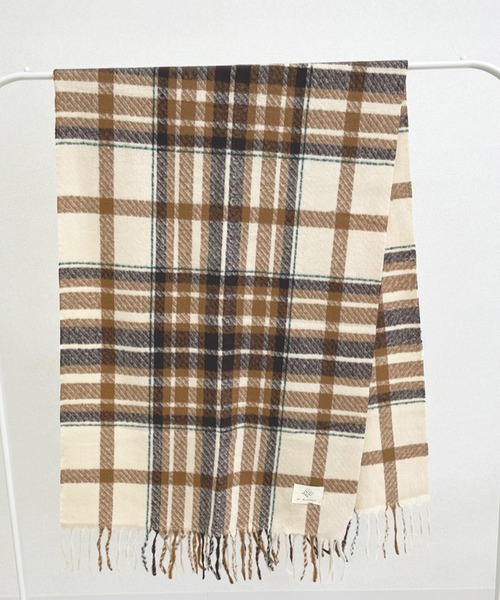 DAY CLOSET（デイ クローゼット）の「【大判/膝掛け/2WAYマフラー】羽織れる幅広タータンチェックフリンジストール（ストール/ショール・レディース・オフホワイト/ベージュ系その他/レッド/ブラック・ONE SIZE）」の10枚目の写真