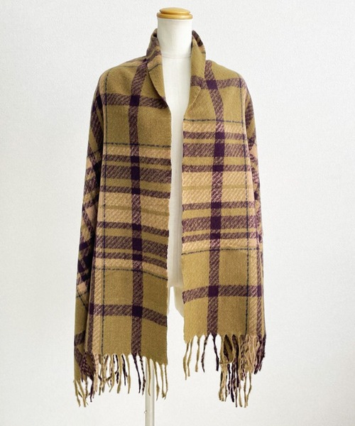 DAY CLOSET（デイ クローゼット）の「【大判/膝掛け/2WAYマフラー】羽織れる幅広タータンチェックフリンジストール（ストール/ショール・レディース・オフホワイト/ベージュ系その他/レッド/ブラック・ONE SIZE）」の12枚目の写真