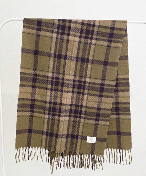 DAY CLOSET（デイ クローゼット）の「【大判/膝掛け/2WAYマフラー】羽織れる幅広タータンチェックフリンジストール（ストール/ショール・レディース・オフホワイト/ベージュ系その他/レッド/ブラック・ONE SIZE）」の5枚目の写真