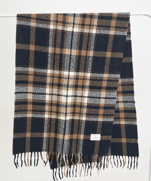 DAY CLOSET（デイ クローゼット）の「【大判/膝掛け/2WAYマフラー】羽織れる幅広タータンチェックフリンジストール（ストール/ショール・レディース・オフホワイト/ベージュ系その他/レッド/ブラック・ONE SIZE）」の11枚目の写真