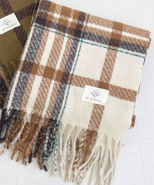 DAY CLOSET（デイ クローゼット）の「【大判/膝掛け/2WAYマフラー】羽織れる幅広タータンチェックフリンジストール（ストール/ショール・レディース・オフホワイト/ベージュ系その他/レッド/ブラック・ONE SIZE）」の9枚目の写真
