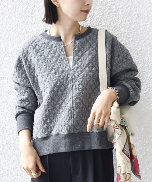 SHIPS（シップス）の「【WEB限定】〈手洗い可能〉キルティング ジャカード キーネック プルオーバー（Tシャツ/カットソー・レディース・オフホワイト/グレー/ネイビー・ONE SIZE）」の22枚目の写真