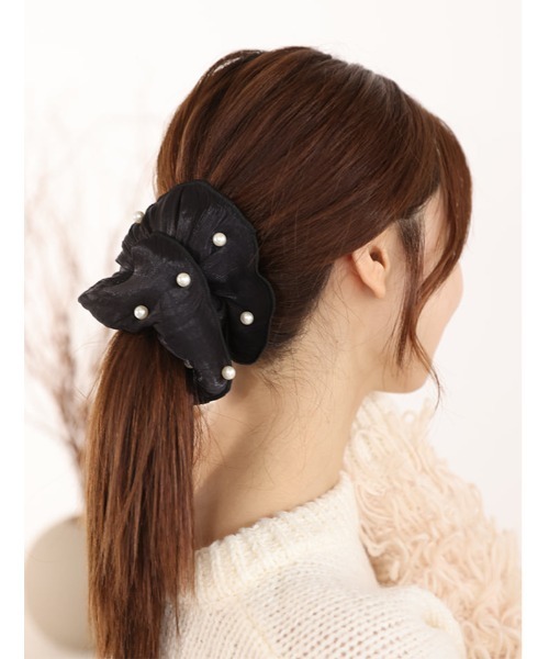 Edit Sheen（エディットシーン）の「パールプリーツ加工シュシュ（ヘアゴム・レディース・ブルー/アイボリー/ブラック・FREE）」の6枚目の写真