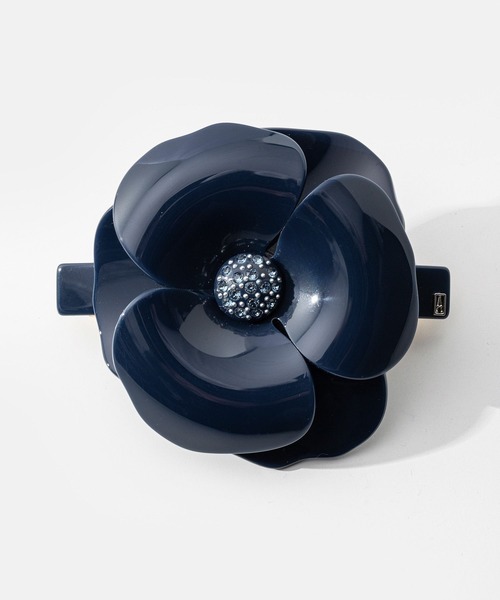 ALEXANDRE DE PARIS(アレクサンドルドゥパリ)の「ALEXANDRE DE PARIS TIMELESS LES CAMELIAS CAMELIA A. BARRETTE AUTO 8CM アレクサンドル ドゥ パリ バレッタ(バレッタ/ヘアクリップ・レディース・ブラウン/ネイビー系1/ベージュ系1・FREE)」の2枚目の写真