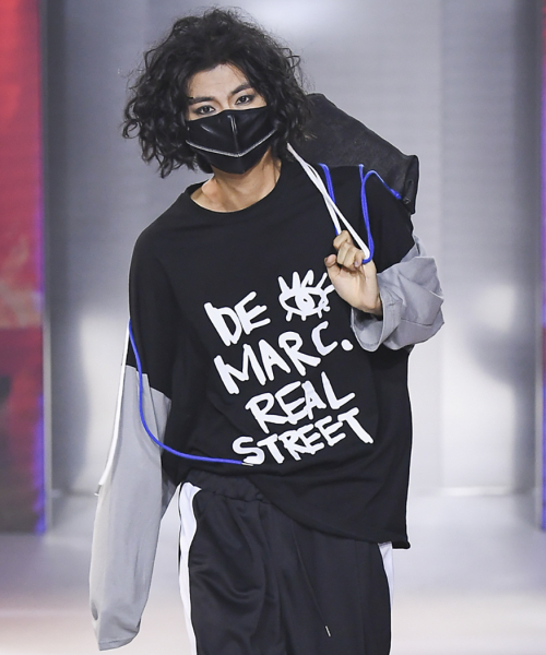 DEMARC(ドゥマーク)の「オーバーサイズストリートテキスト配色長袖Tシャツブラック(Tシャツ/カットソー・メンズ・その他・MEDIUM/LARGE)」の9枚目の写真