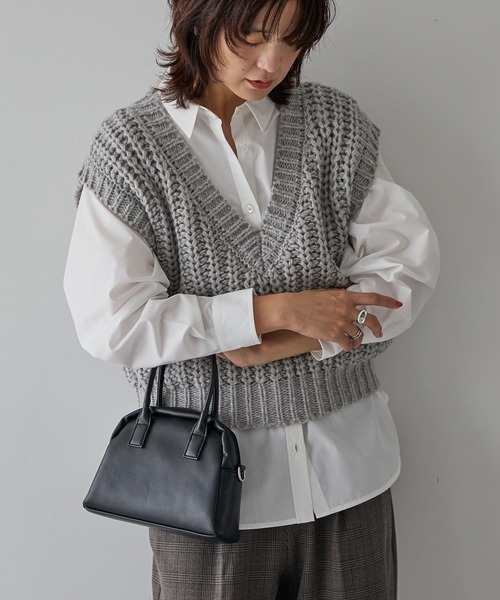 AMERICAN HOLIC（アメリカンホリック）の「ローゲージVネックニットベスト（ベスト・レディース・チャコールグレー/ブルー/ベージュ・FREE）」の3枚目の写真