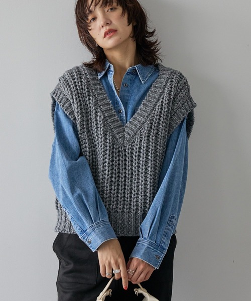 AMERICAN HOLIC（アメリカンホリック）の「ローゲージVネックニットベスト（ベスト・レディース・チャコールグレー/ブルー/ベージュ・FREE）」の21枚目の写真