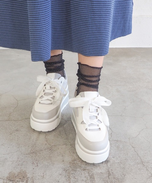 byあしながおじさん（バイアシナガオジサン）の「厚底レースアップスニーカー　8710637（スニーカー・レディース・ブラック/ベージュ/ライトグレー・M/S/L/LL）」の21枚目の写真