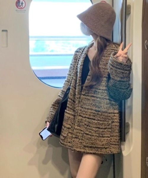 Ritzy(リッツィー)の「チャネル柄の混紡素材 オーバーサイズノーカラージャケット(ノーカラージャケット・レディース・カーキ・M)」の5枚目の写真