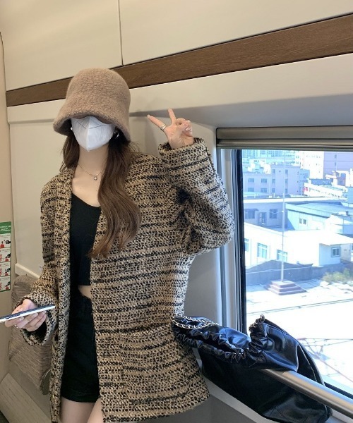 Ritzy(リッツィー)の「チャネル柄の混紡素材 オーバーサイズノーカラージャケット(ノーカラージャケット・レディース・カーキ・M)」の11枚目の写真