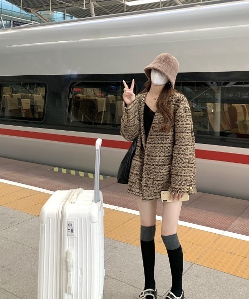 Ritzy(リッツィー)の「チャネル柄の混紡素材 オーバーサイズノーカラージャケット(ノーカラージャケット・レディース・カーキ・M)」の13枚目の写真