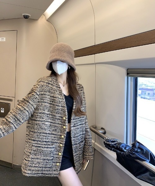Ritzy(リッツィー)の「チャネル柄の混紡素材 オーバーサイズノーカラージャケット(ノーカラージャケット・レディース・カーキ・M)」の14枚目の写真