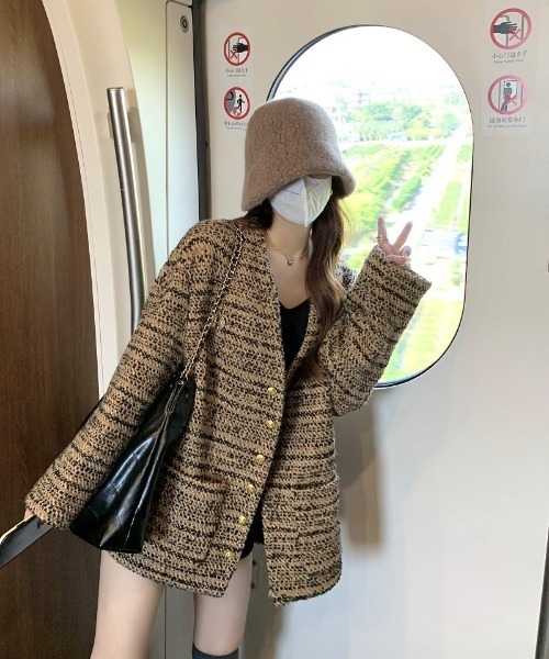Ritzy(リッツィー)の「チャネル柄の混紡素材 オーバーサイズノーカラージャケット(ノーカラージャケット・レディース・カーキ・M)」の16枚目の写真