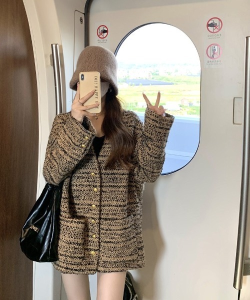 Ritzy(リッツィー)の「チャネル柄の混紡素材 オーバーサイズノーカラージャケット(ノーカラージャケット・レディース・カーキ・M)」の18枚目の写真