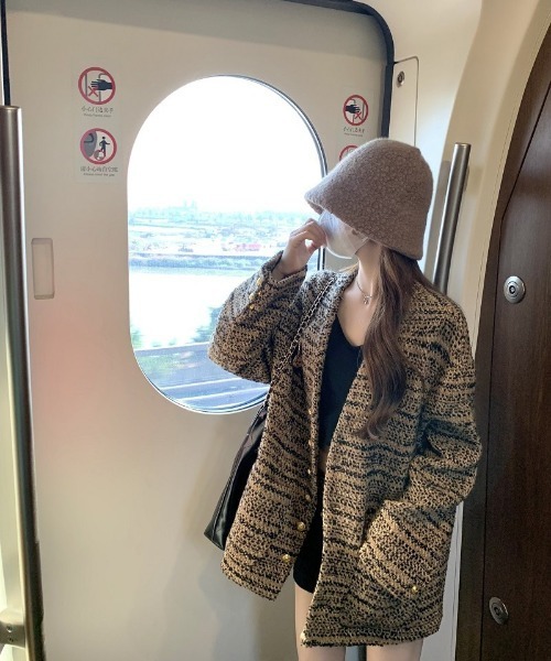 Ritzy(リッツィー)の「チャネル柄の混紡素材 オーバーサイズノーカラージャケット(ノーカラージャケット・レディース・カーキ・M)」の19枚目の写真